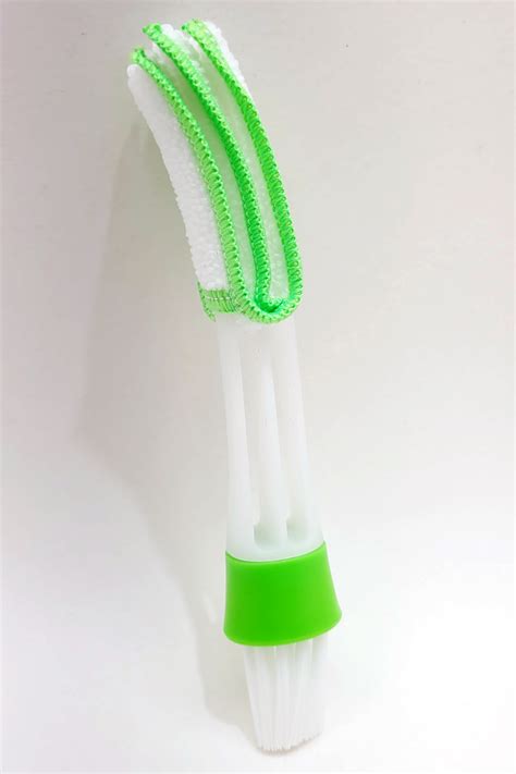 2-In-1 Vent Cleaning Tool | A Washable Microfiber Duster With Nylon Brush