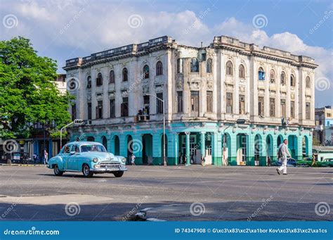 Vida En Las Calles En Vedado La Habana Cuba Foto De Archivo Editorial