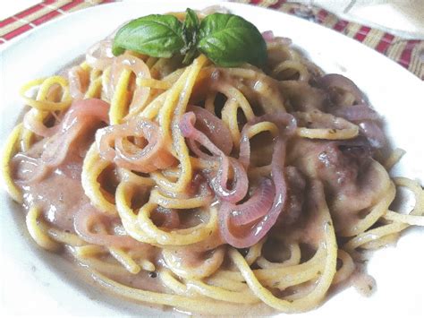 Spaghetti Con Crema Di Cipolle Di Tropea E Pecorino Tavola Imbandita