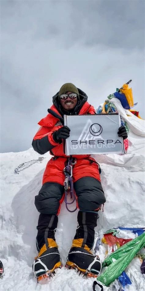 Nach Fast Siebzig Jahren Hat Es Eine Sherpa Uhr Wieder Auf Den Gipfel