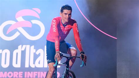 Ark A Samsic Exequipo De Nairo Quintana No Levanta Cabeza Y Recibe