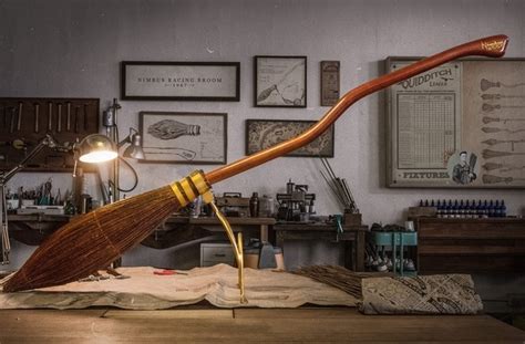 Balai Harry Potter achète le nimbus 2000 et l Éclair de Feu