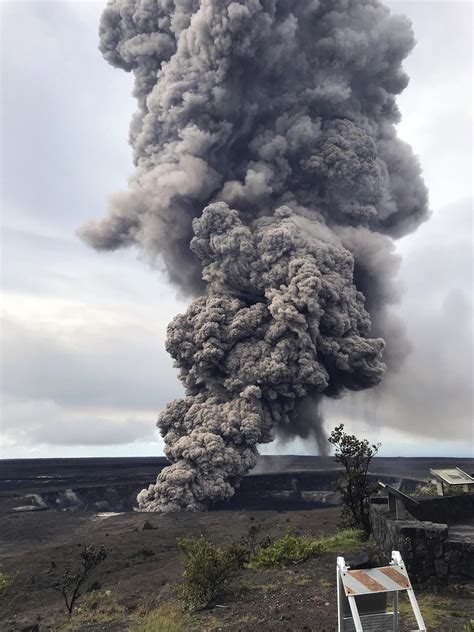 Scientists Warn That Hawaii's Kilauea Volcano Could Erupt 'Ballistic Rocks' | WUSF News