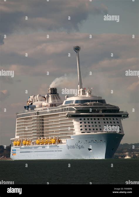 Cruise Ship Ovation Of The Seas Leaving Southampton England Uk Stock