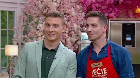 Najprv špekulácie že je gay teraz odhalenie novej priateľky