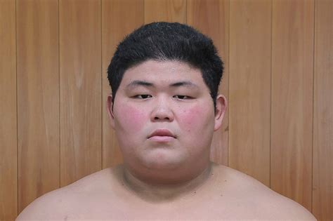 写真：【春場所】〝令和の怪物〟落合が勝ち越し 師匠の白鵬以来となる10代十両vへトップ並走 東スポweb