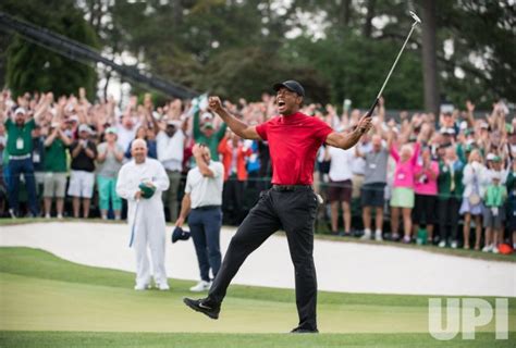 Photo Tiger Woods Wins The 2019 Masters Tournament In Augusta