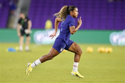 Catarina Macario, USWNT pregame practice for USA vs Canada match, 2021 SheBelieves Cup (Brad ...