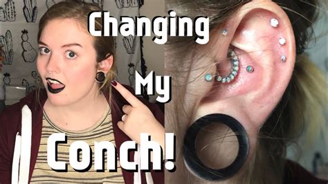 Changing My New Conch Piercing For The First Time Youtube