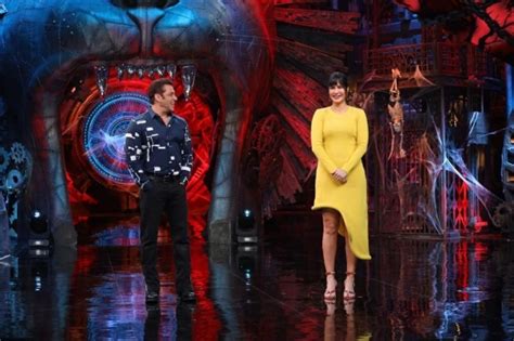 Salman Khan Katrina Kaif Set Bigg Boss 16 Stage On Fire With Sizzling