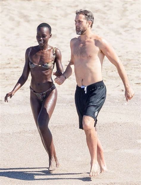 Joshua Jackson And Lupita Nyongo Go On Pda Filled Mexico Trip