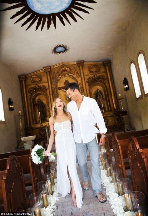 Pictured Leann Rimes The Barefoot Bride Walks Down The Aisle With Eddie Cibrian At Vow Renewal