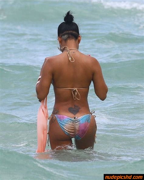 Christina Milian Nice Butt In Bikini On Beach Nude Leaked Porn Photo