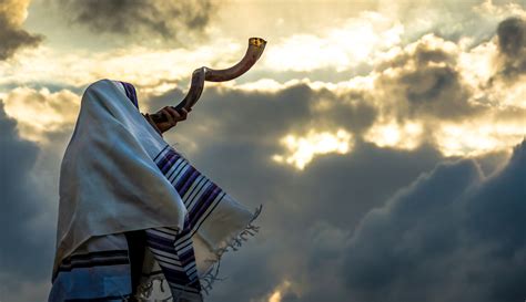 Blowing the shofar Yom Kippur | JewishBoston