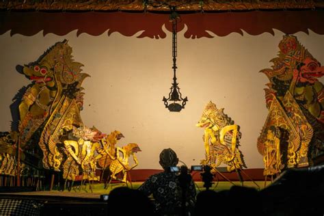 Sejarah Wayang Kulit Asal Usul Dan Perkembangannya Halaman All