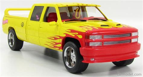 GREENLIGHT Scale CHEVROLET SILVERADO C DOUBLE CABINE CUSTOM PUSSY WAGON