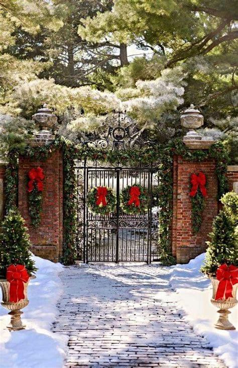 18 Best Neighborhood Entrance Christmas Ideas Images On Pinterest