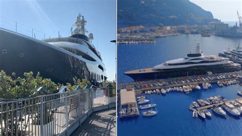 Mark Zuckerberg Con Il Suo Yacht Gigante A Castellammare Di Stabia