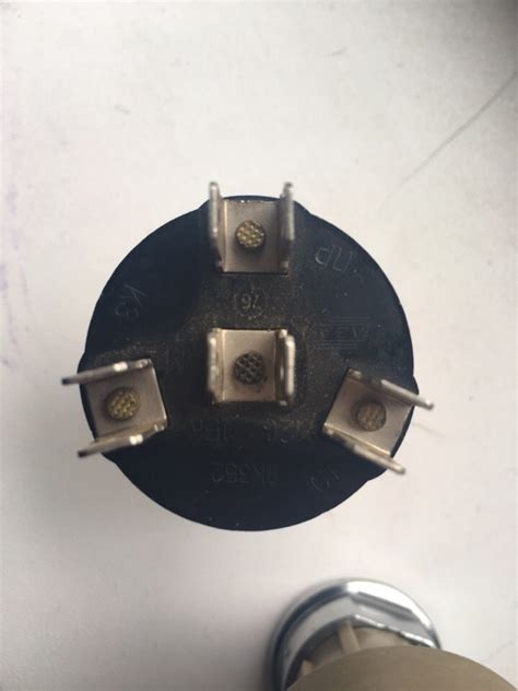 Помогите подключить замок зажигания, все подробности и фото в записи ...