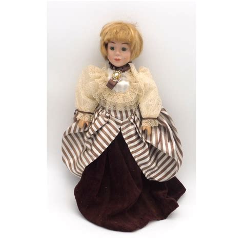 Poup E En Porcelaine Blonde Habill E D Une Robe Ray E