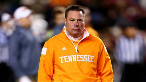 Tennessee coach Butch Jones to sign new contract, won't leave for ...