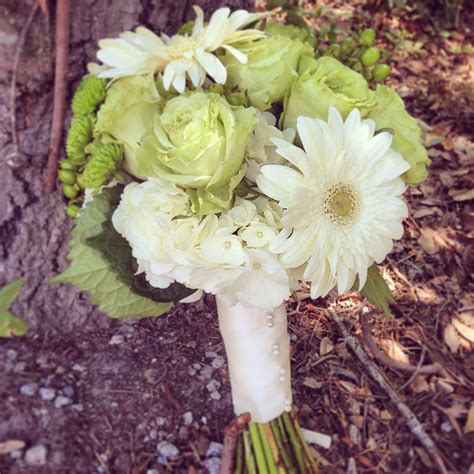 Green and white bouquet | White bouquet, Bouquet, Green