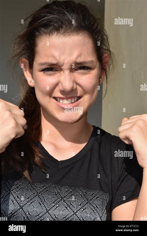 Latina teen girl Fotos und Bildmaterial in hoher Auflösung Alamy