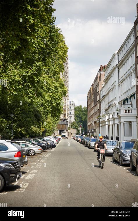 Lowndes Square London Uk Stock Photo Alamy