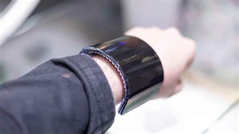 Đây Là Samsung Cling Band Mẫu điện Thoại Có Thể Uốn Cong Thành Smartwatch