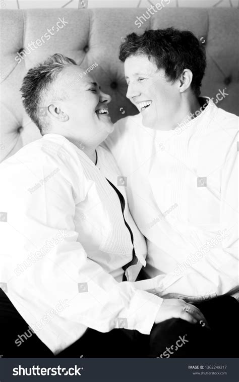 Lesbian Couple Love Gay Pride Lgbt Stok Fotoğrafı 1362249317 Shutterstock