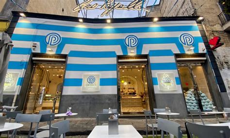 La Pasticceria Poppella Si Veste Di Azzurro E Si Prepara Alla Festa