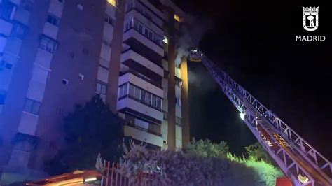 Madrid Un Incendio En Un Edificio De Fuencarral Deja Quince Intoxicados Por Inhalación De Humo