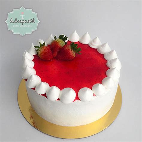 Strawberry Cake Medellin Decorated Cake By Cakesdecor