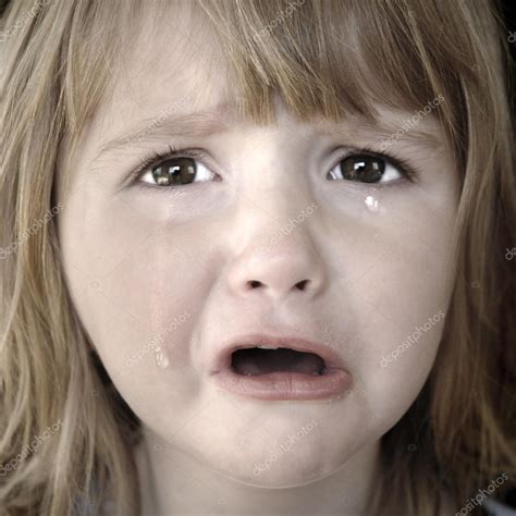 Menina chorando lágrimas Fotografias de Stock eric1513 52612261