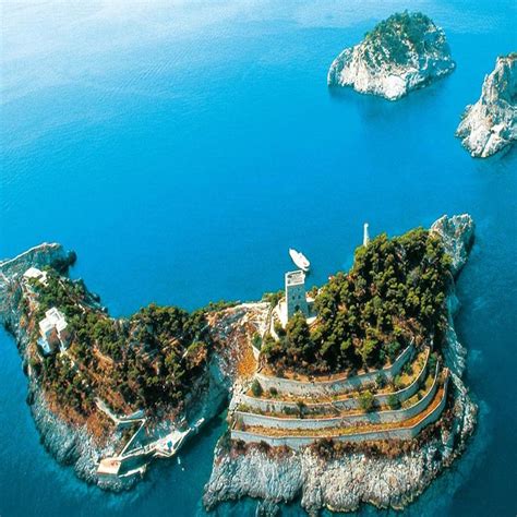 This Dolphin-Shaped Island Sits Off The Amalfi Coast Of Italy ...