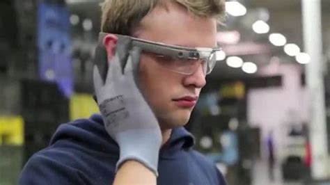 ways wearables  manufacturing  transform shop floors