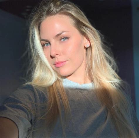 Hot Sexy Jena Lee Bikini Pics