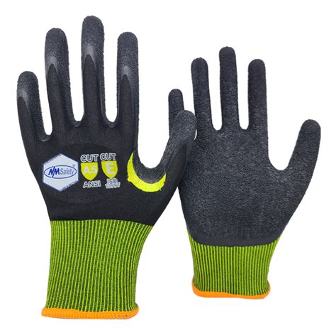 Guide to PPE Gloves: Why is Essential for Your Industry