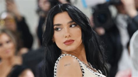 Foto Princesha e Met Gala Dua Lipa dukej përrallore e veshur në