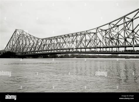 howrah bridge  river hooghly   kolkata calcutta city  west