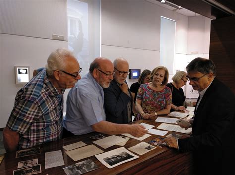 La Familia Del Escritor Rafael Azuar Dona Su Biblioteca Y Archivo Al