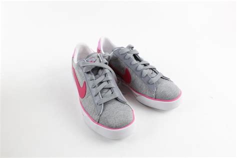 Womens Nike Shoes, Size 9 | Property Room