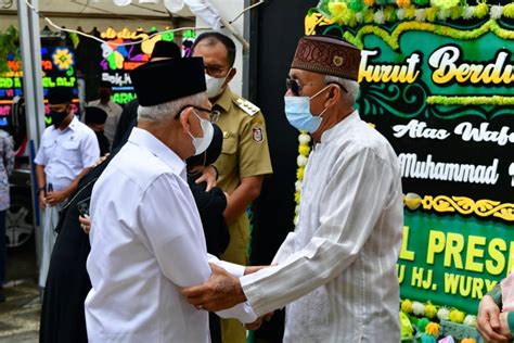 Hujan Iringi Takziah Wapres Di Rumah Duka Almarhum H Muhammad Rapsel Ali