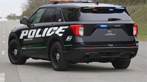 2020 Ford Police Interceptor Utility Quick Drive The Long Green Arm Of The Law Cnet