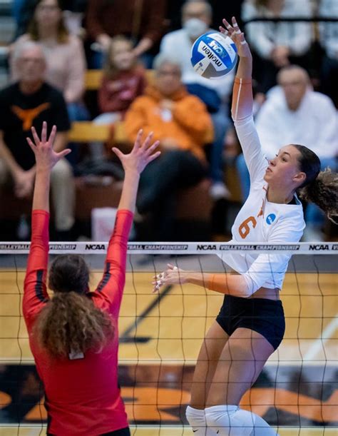 Eggleston, Skinner lead Texas volleyball versus Sweet 16 for Marquette