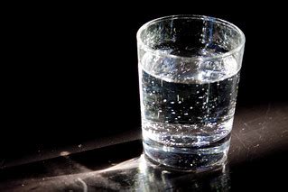 Verre D Eau Gazeuse Au Hasard Du Repas J Ai Pos Mon Verr Flickr