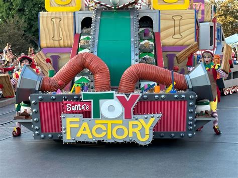 PHOTOS, VIDEO: A Christmas Fantasy Parade Returns With Fewer ‘Toy Story’ Floats, Black Mrs ...