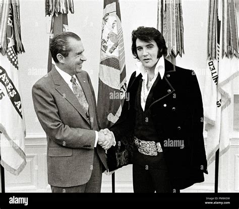 Nixon Elvis Shaking Hands Fotografías E Imágenes De Alta Resolución Alamy