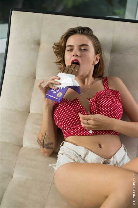 Chocolate Bar Nudes MarinaVisconti NUDE PICS ORG