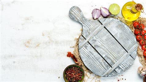 Pancarta De Comida Especias Verduras Y Hierbas En Un Fondo Blanco De Madera Vista Superior